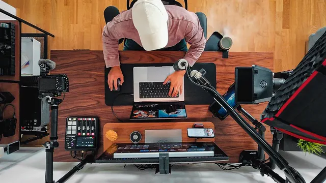 My Entire Youtube Studio Setup ON ONE DESK! thumbnail